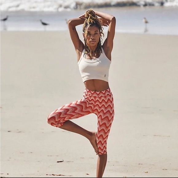 8086. Free People capri leggings - Picture 4 of 5